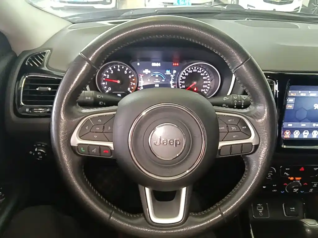 Jeep Compass — миниатюра 11