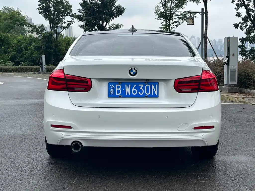 BMW  3 SERIES