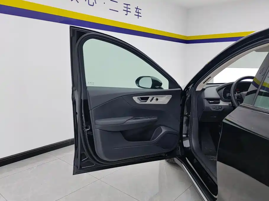Hongqi Hongqi E-QM5 — миниатюра 7