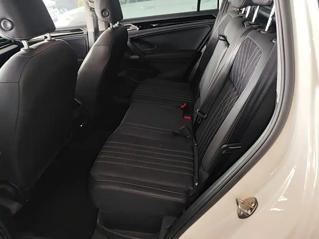 Volkswagen Tiguan L — миниатюра 17