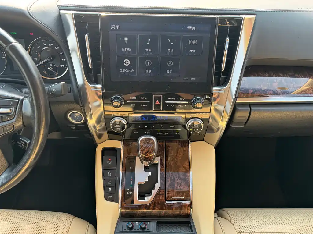 Toyota Alphard — миниатюра 17