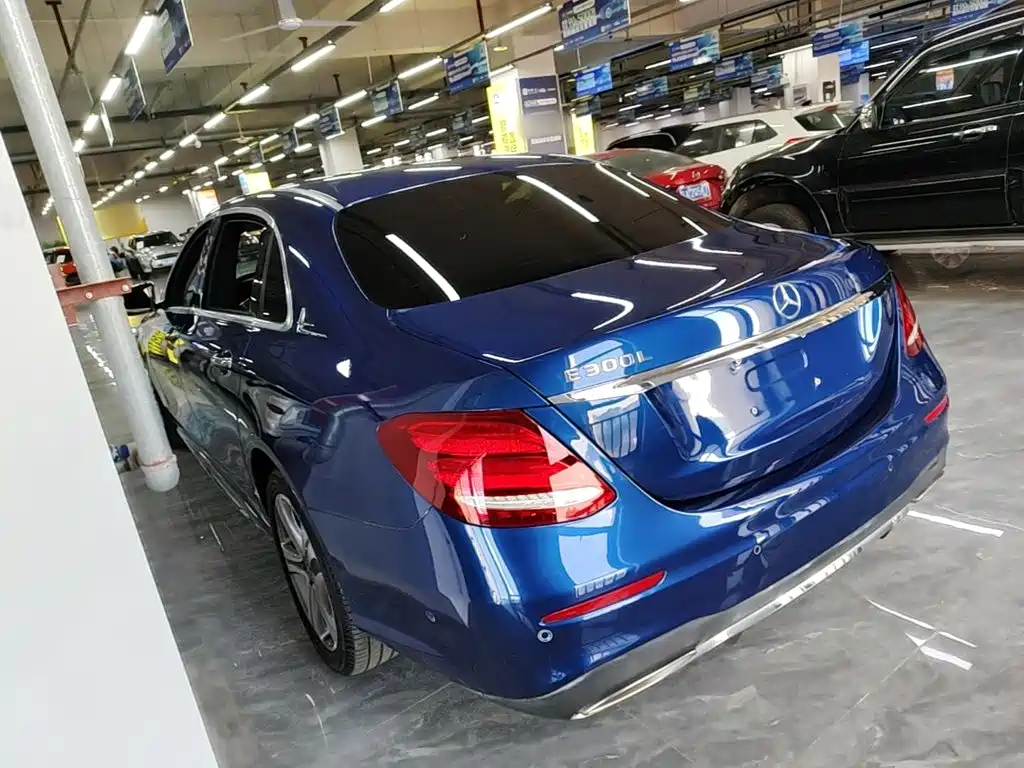 Mercedes-Benz E-Class — миниатюра 5