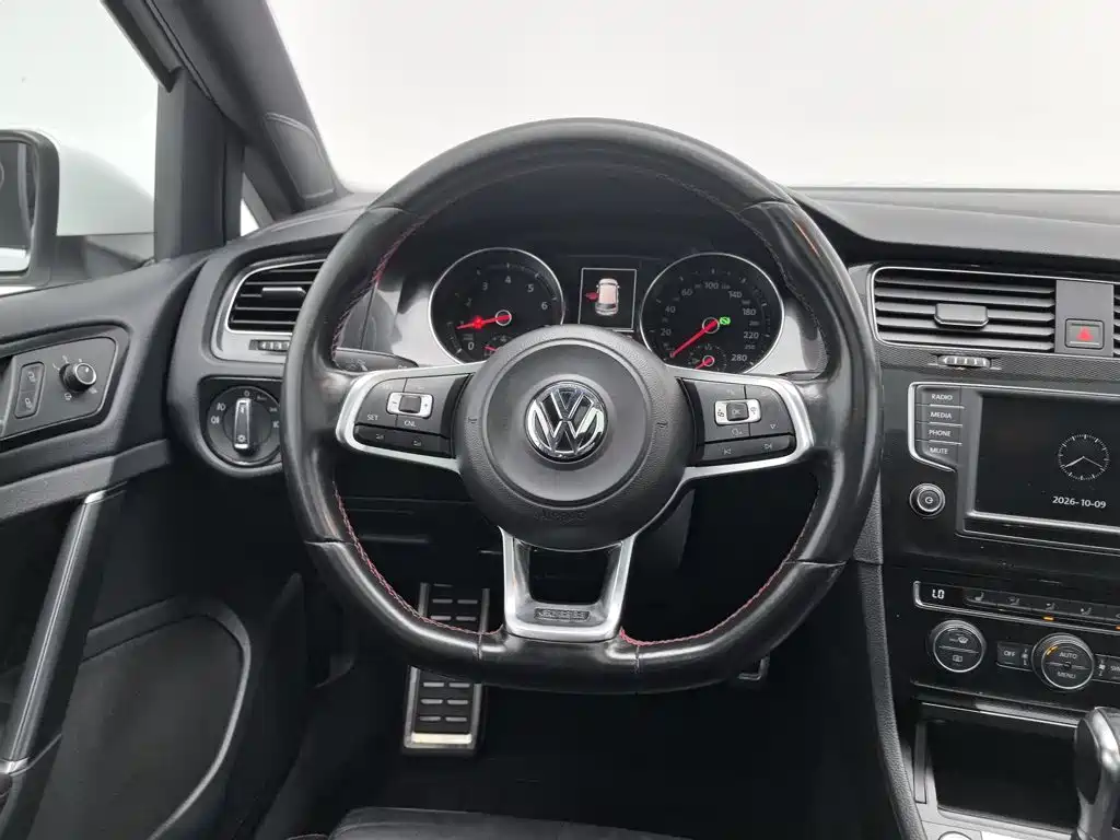 Volkswagen Golf GTI — миниатюра 11
