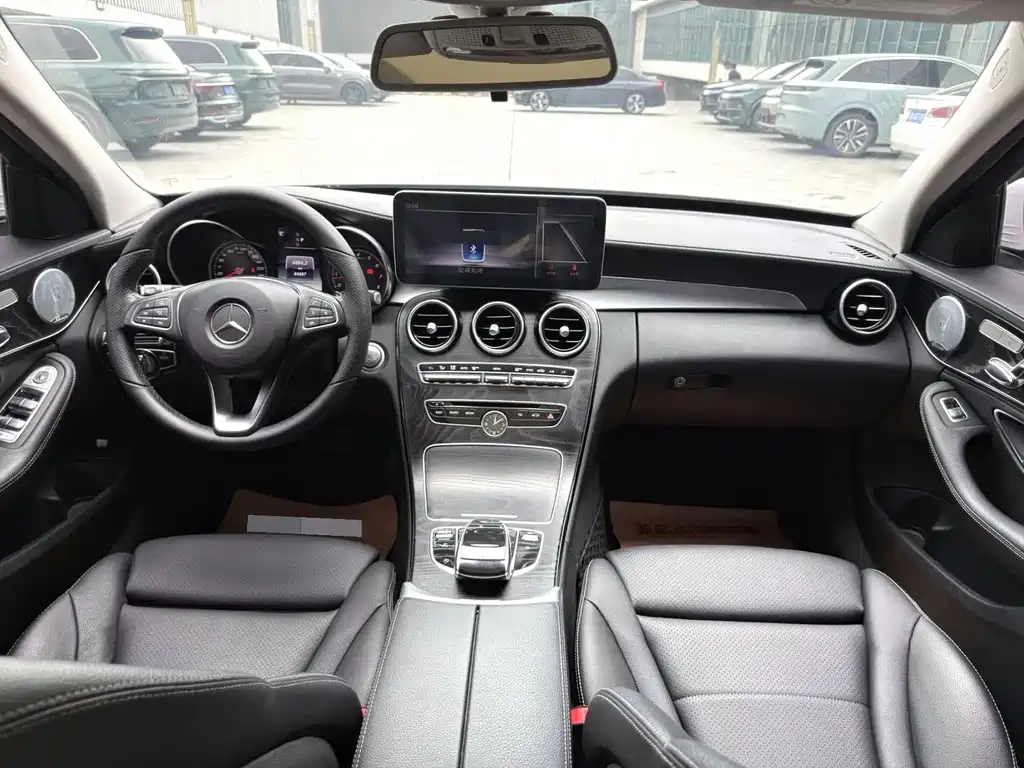 Mercedes-Benz C-Class — миниатюра 7