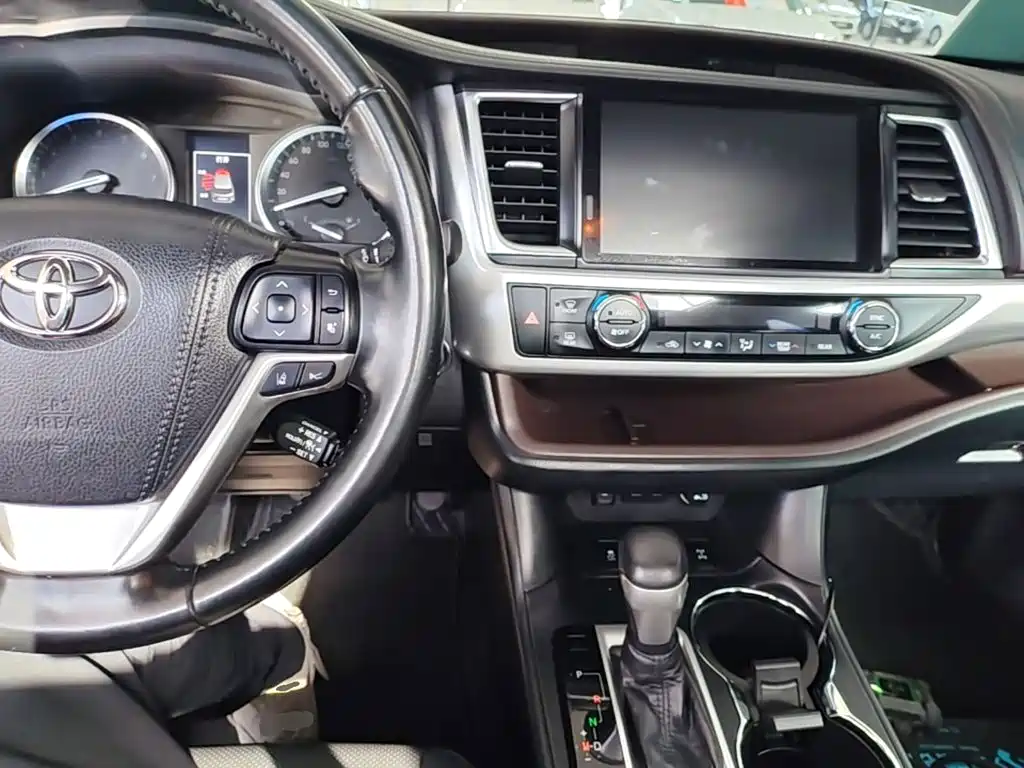Toyota Highlander — миниатюра 10