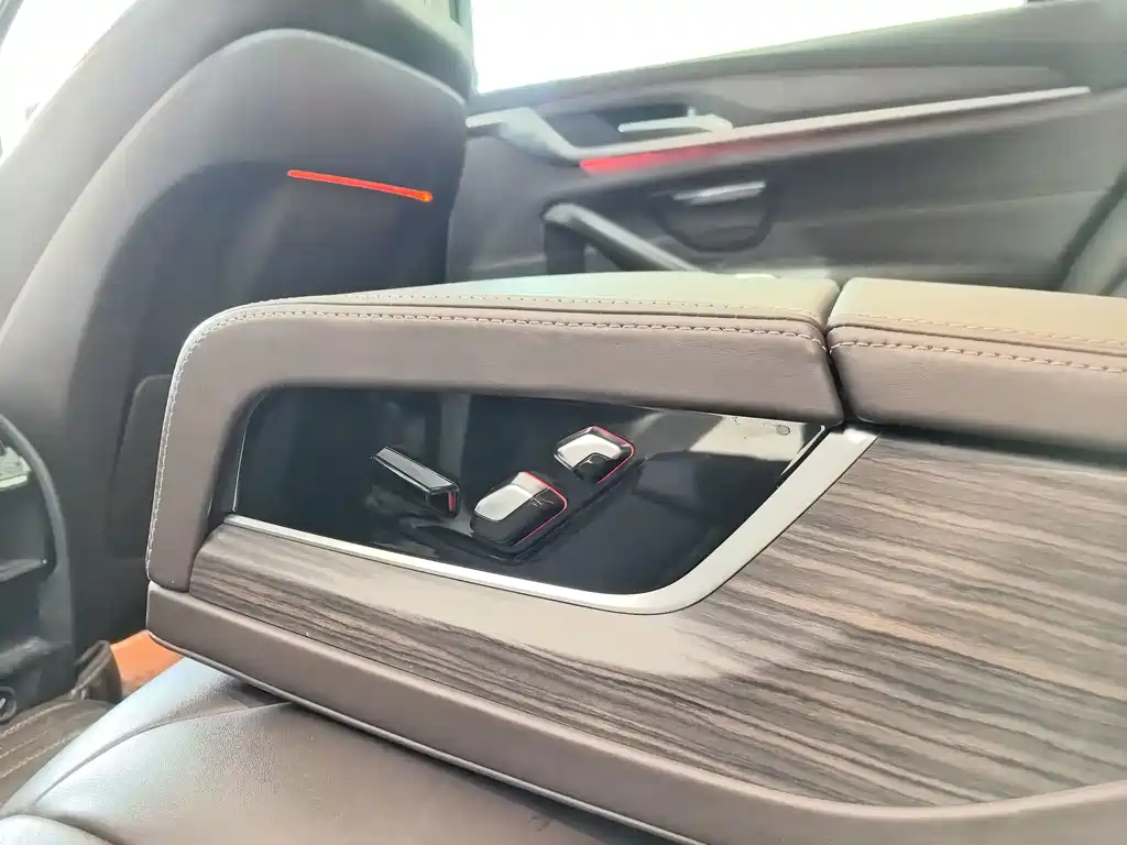 BMW 5 Series — миниатюра 11