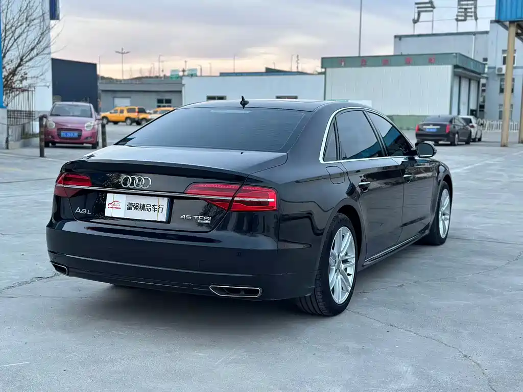 AUDI A8