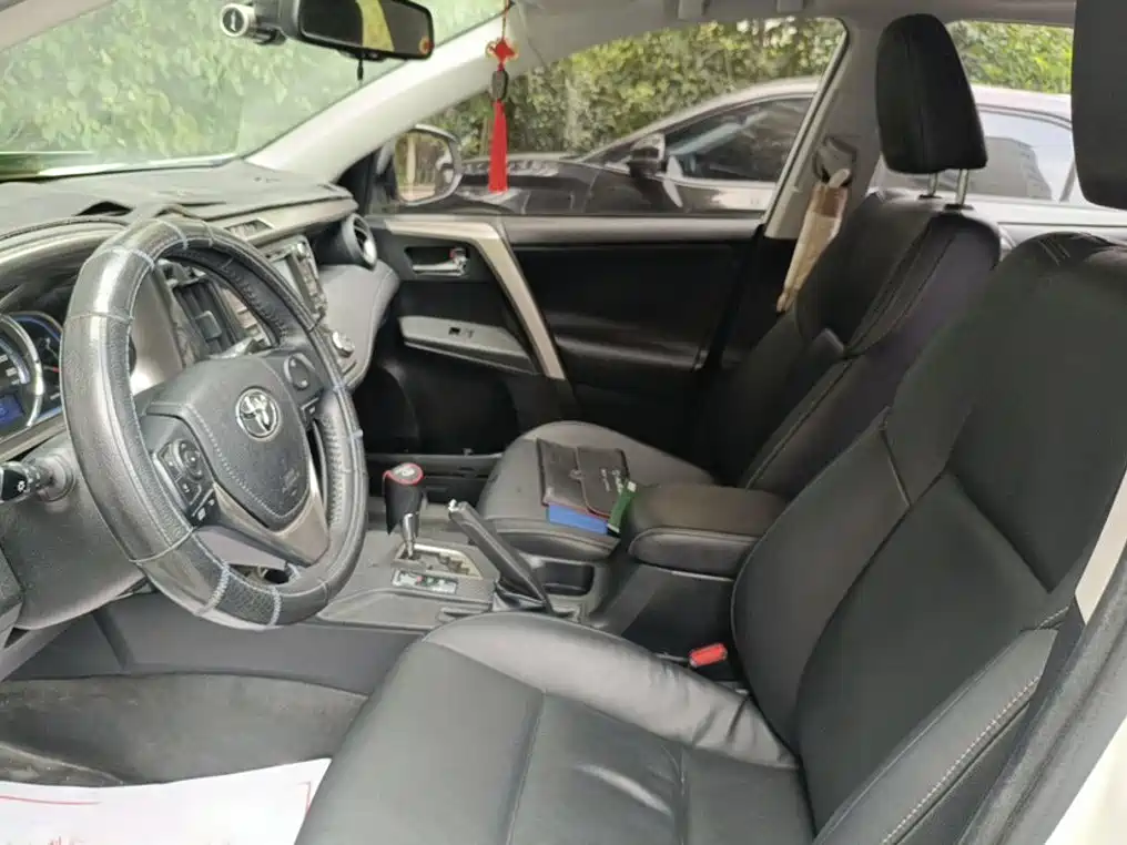 Toyota RAV4 — миниатюра 13