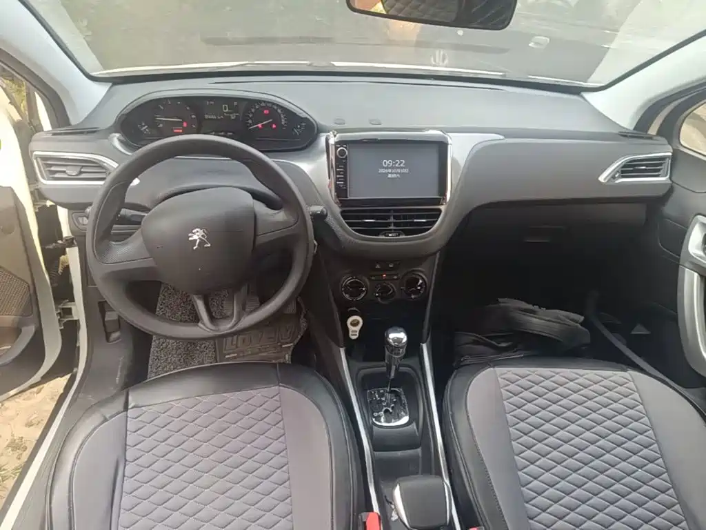Peugeot 2008 — миниатюра 10