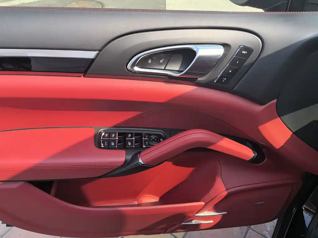 Porsche Cayenne — миниатюра 15