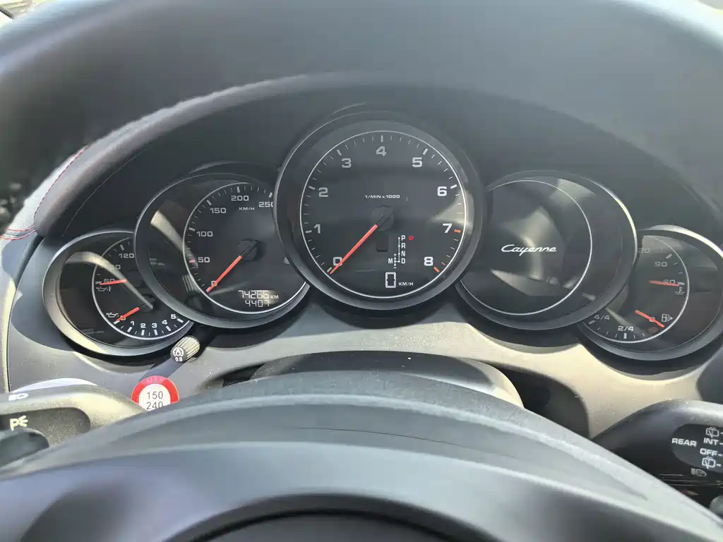 Porsche Cayenne — миниатюра 21