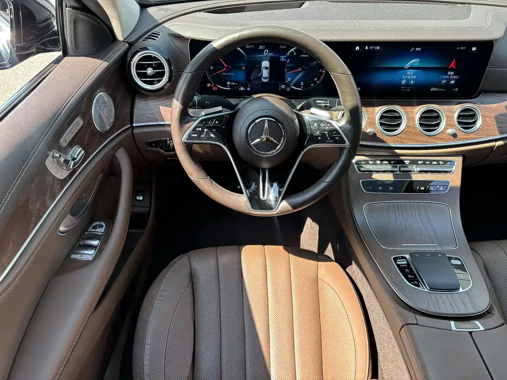 Mercedes-Benz E-Class — миниатюра 13