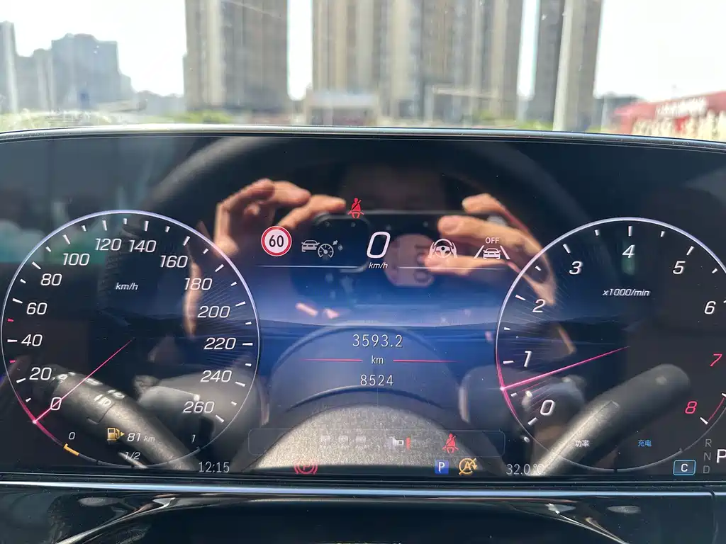 Mercedes-Benz E-Class — миниатюра 10