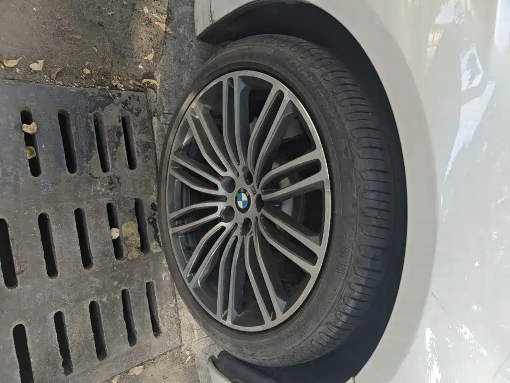 BMW 5 Series — миниатюра 8