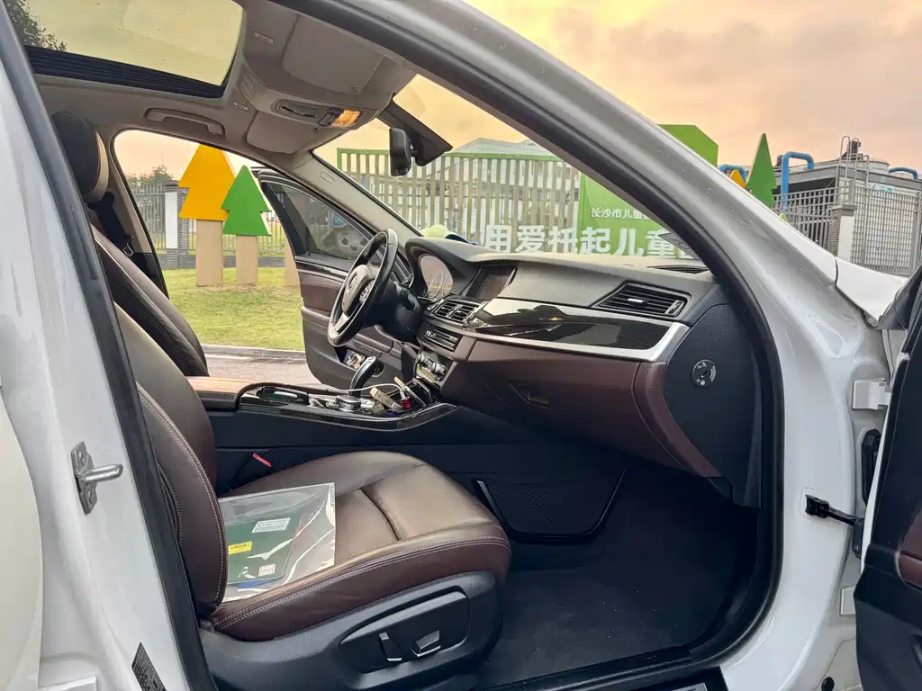 BMW 5 Series — миниатюра 9