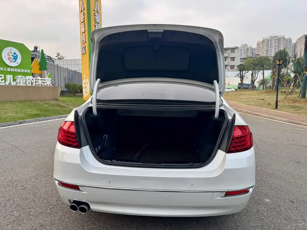 BMW 5 Series — миниатюра 17