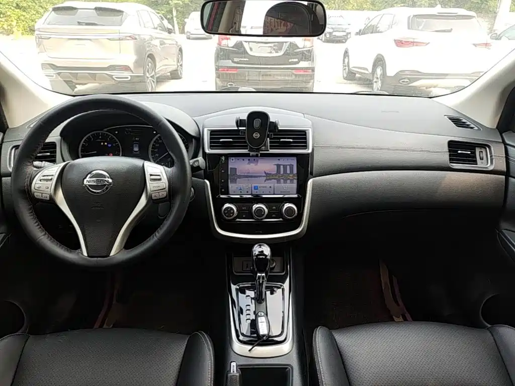 Nissan Tiida — миниатюра 10