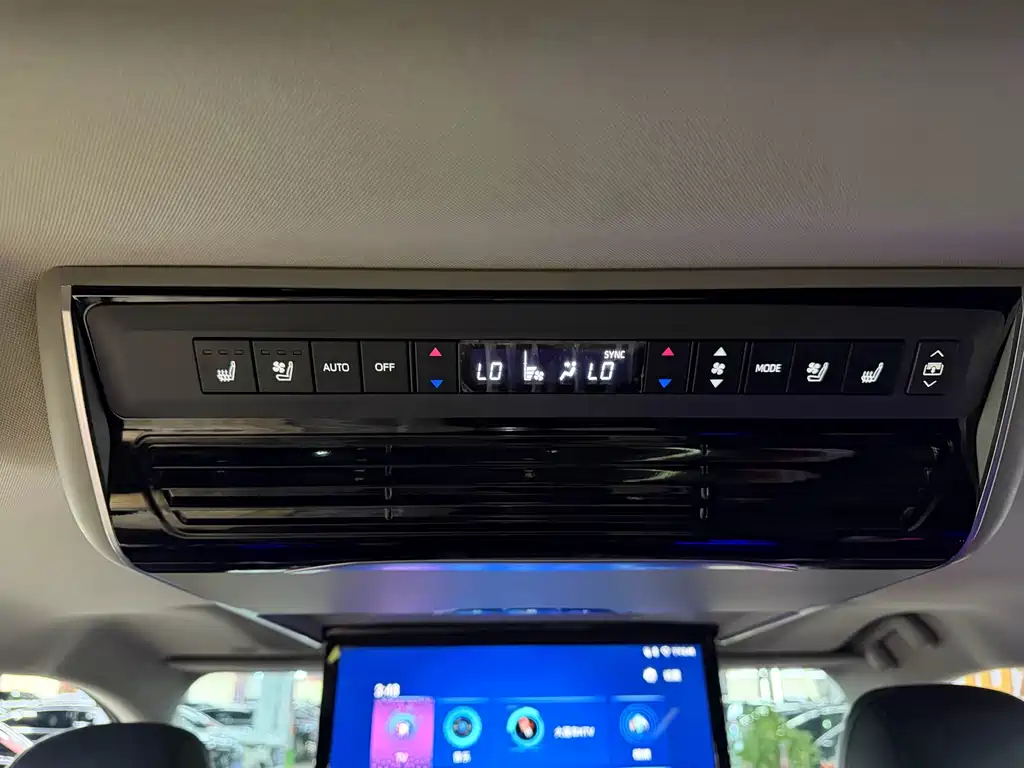 Toyota Granvia — миниатюра 17