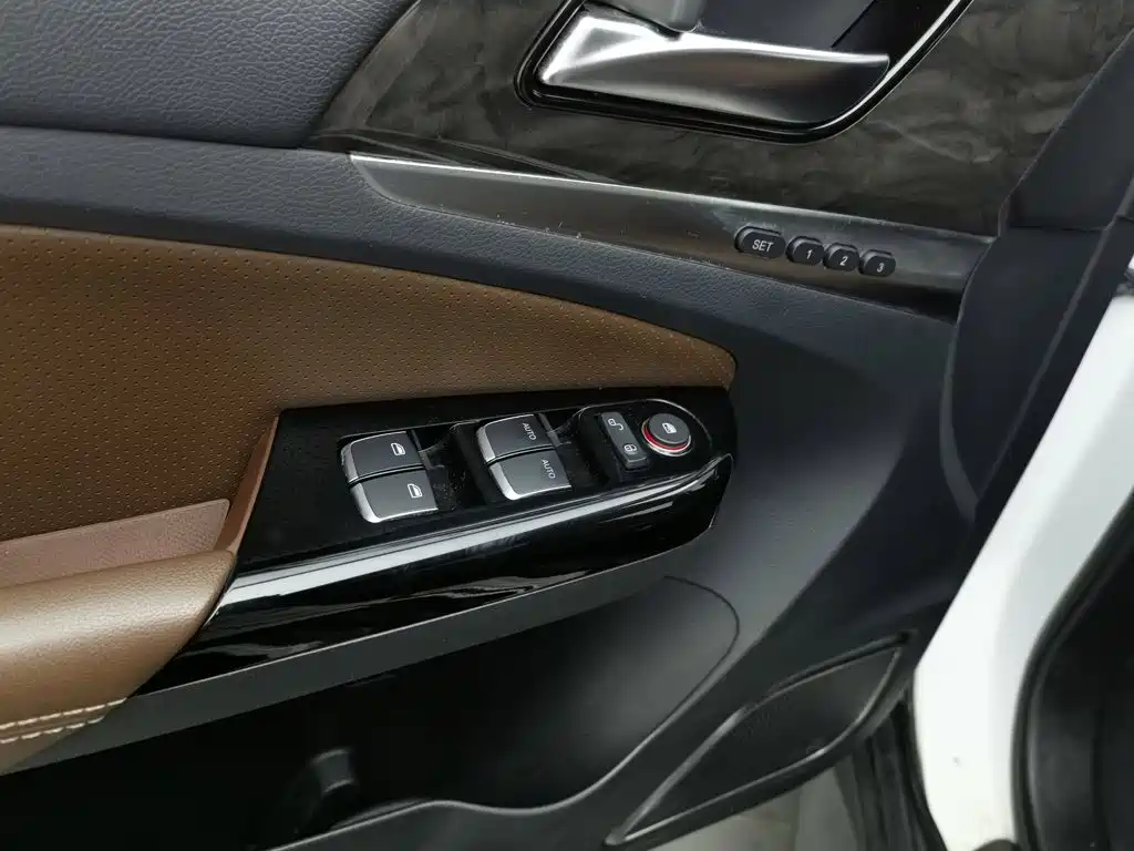 BYD Tang New Energy — миниатюра 9