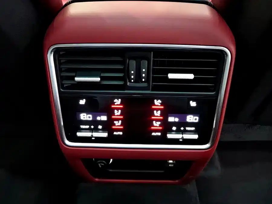 Porsche Cayenne — миниатюра 9