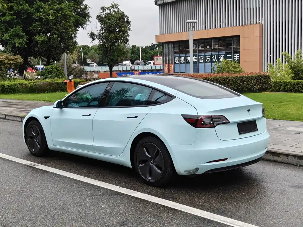 Tesla Model 3 — миниатюра 4