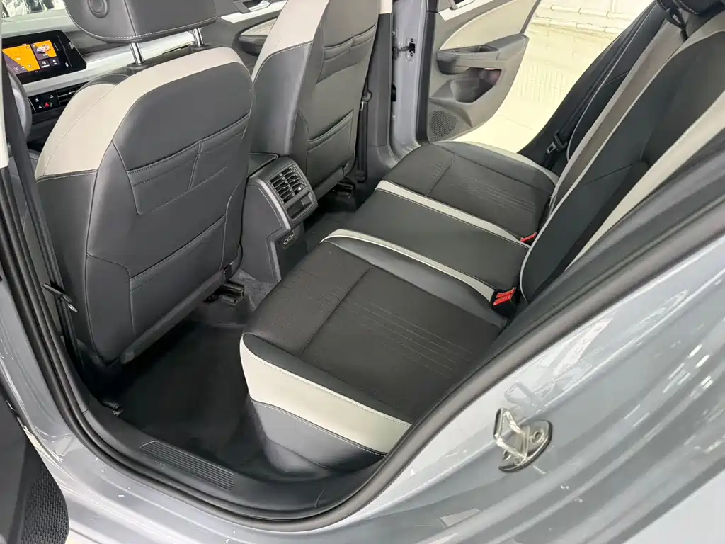Volkswagen Golf — миниатюра 14
