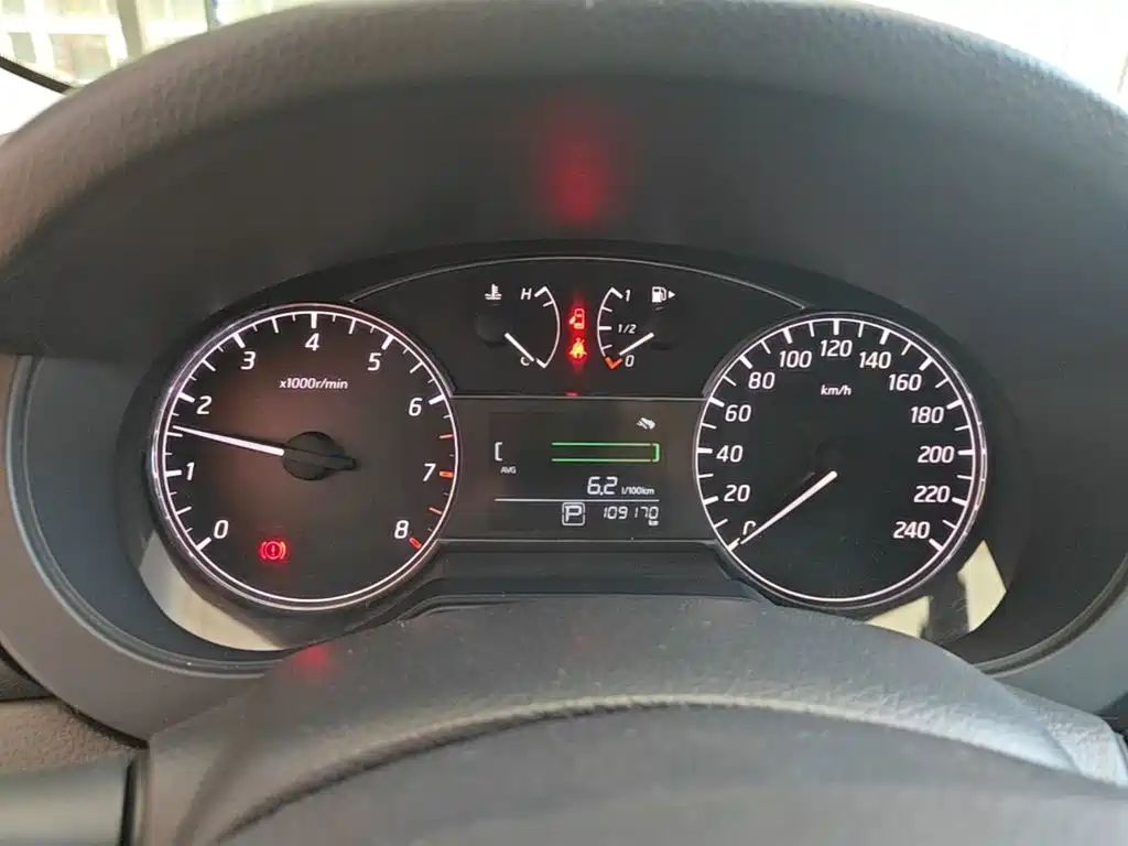 Nissan Tiida — миниатюра 12