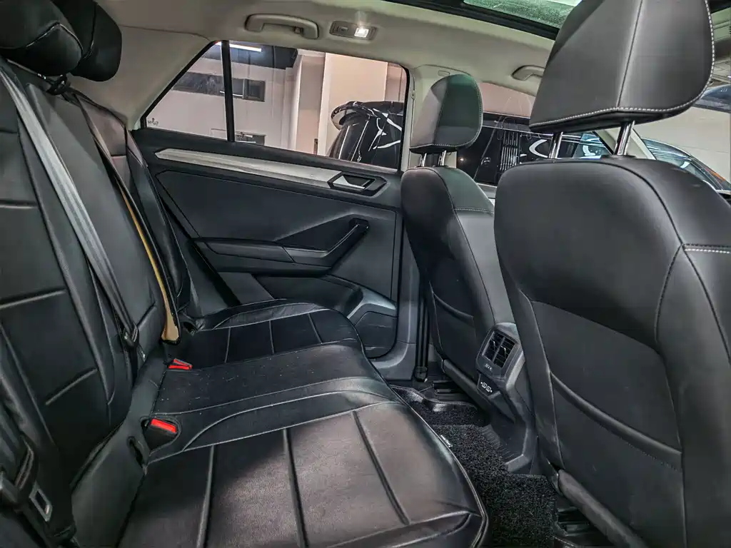 Volkswagen T-Roc — миниатюра 4