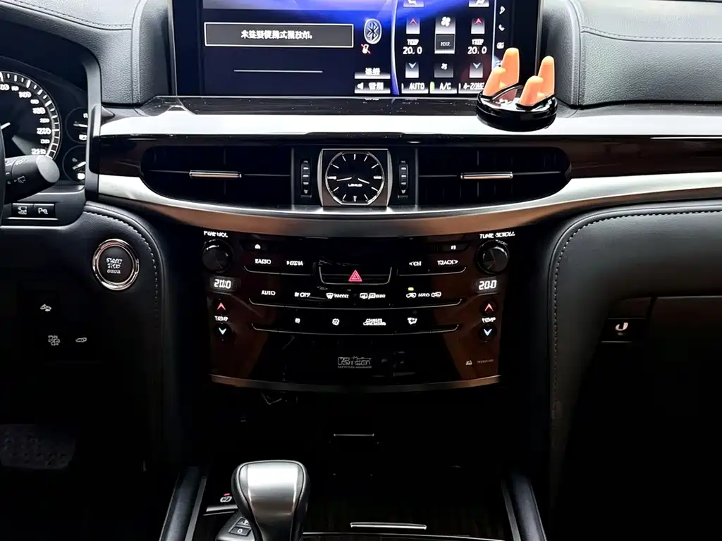 Lexus LX — миниатюра 9