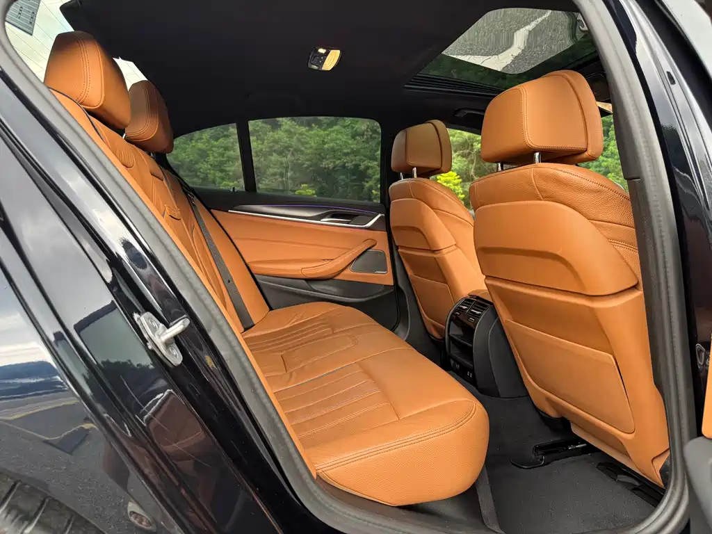 BMW 5 Series (Import) — миниатюра 9