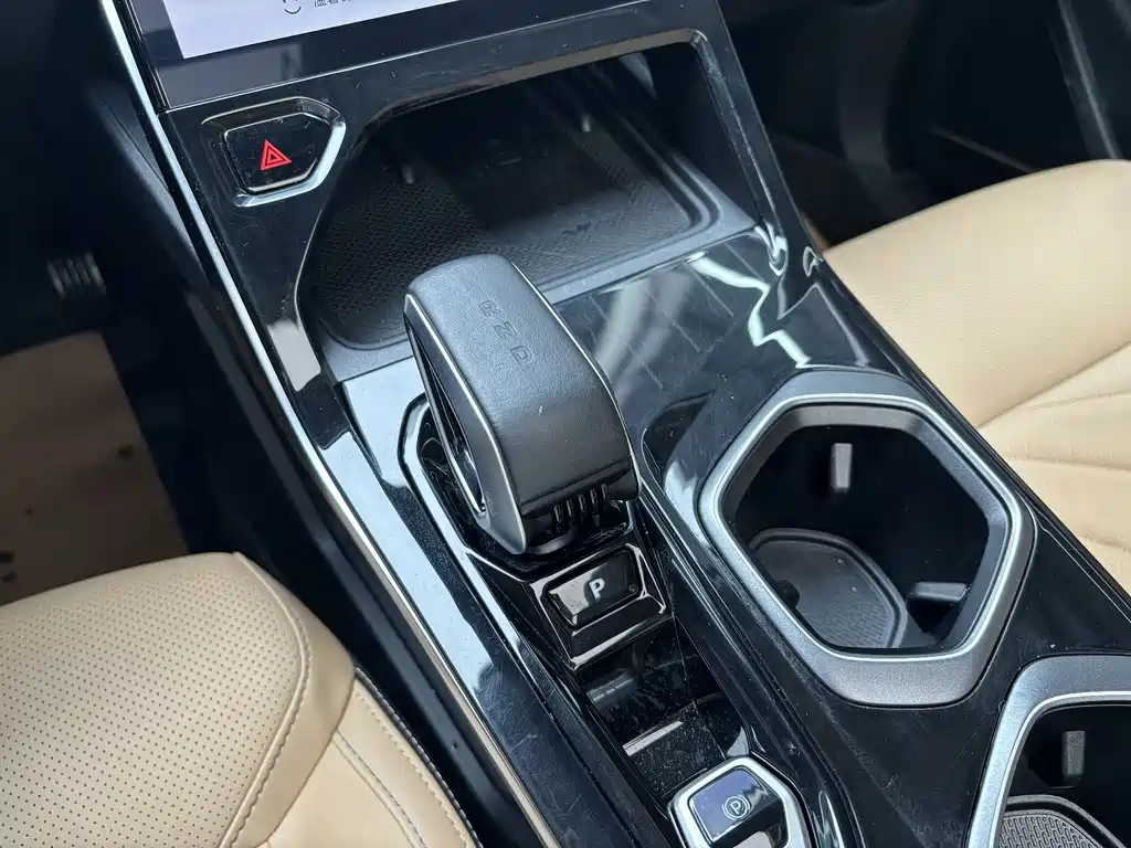 Geely Boyue L — миниатюра 16