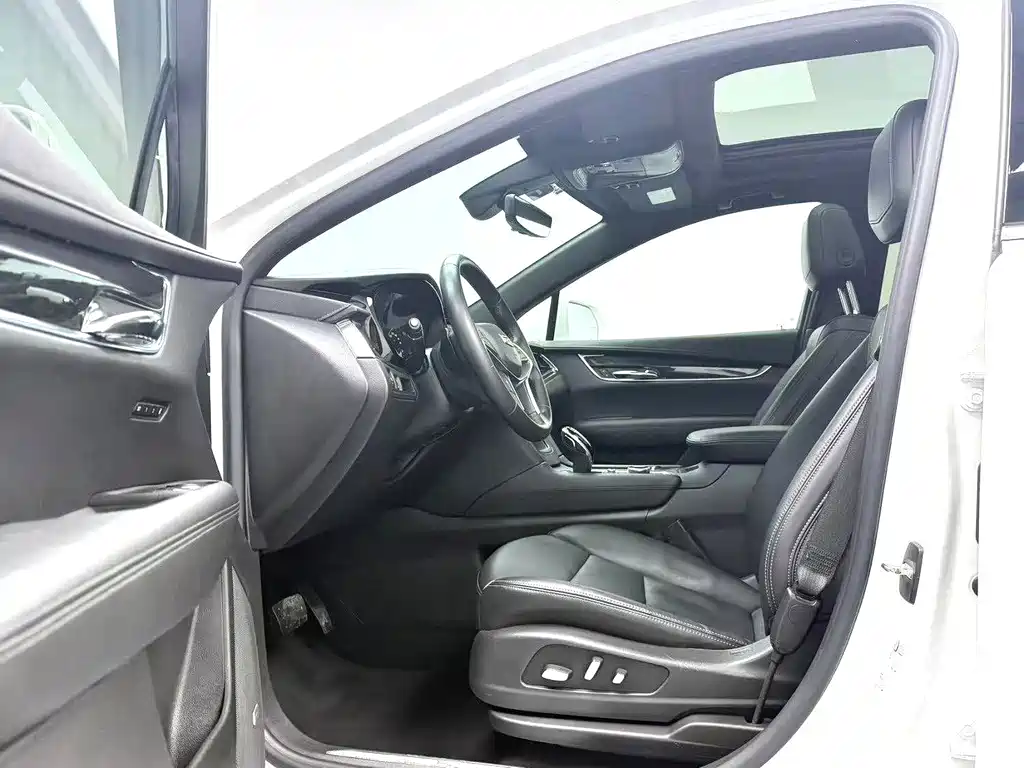 Cadillac XT5 — миниатюра 4