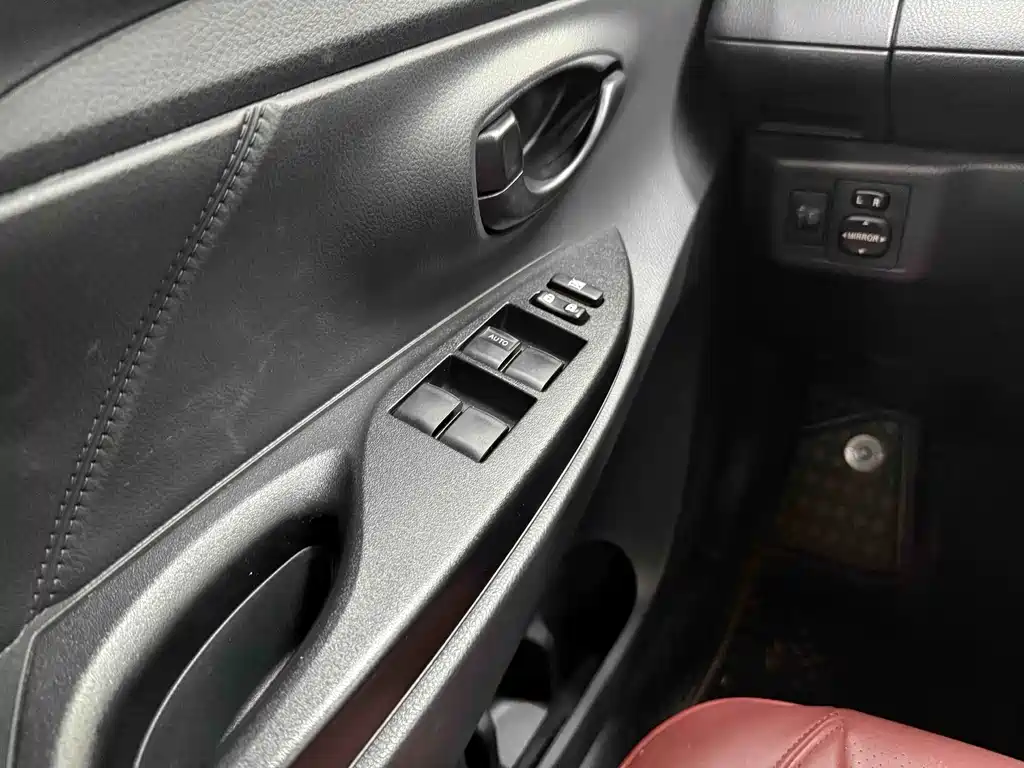 Toyota Yaris L — миниатюра 25