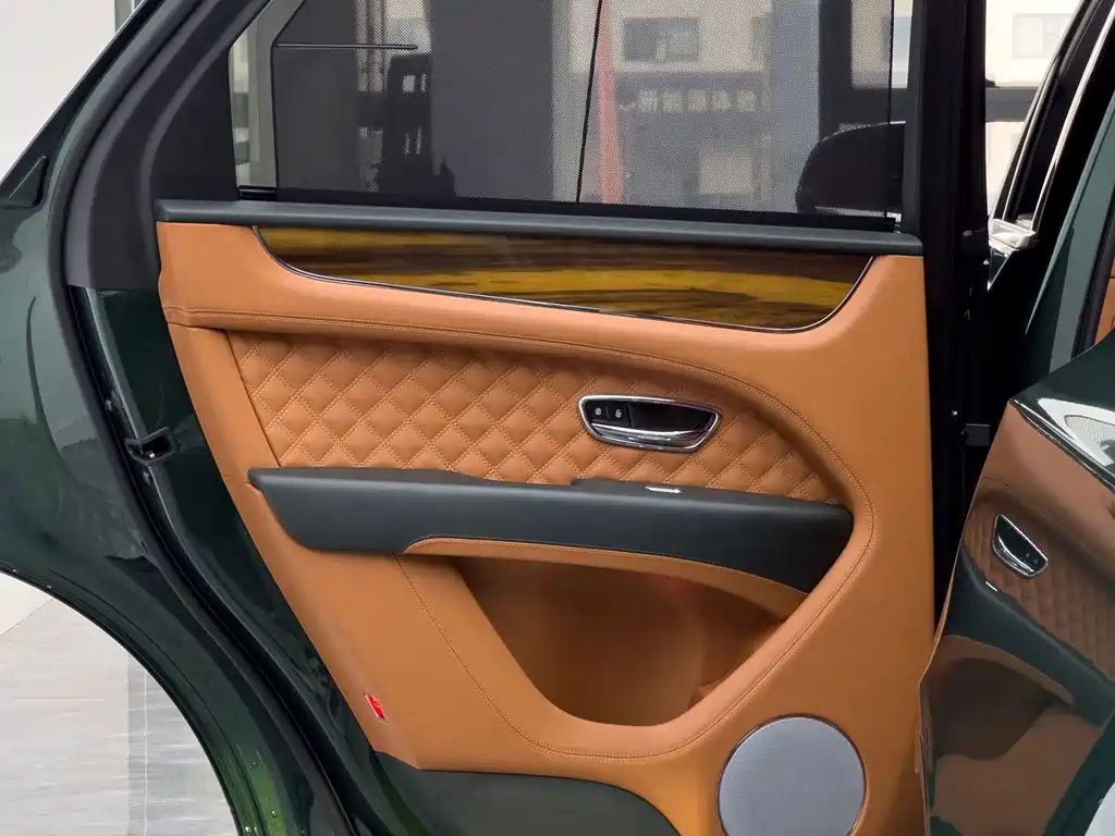 Bentley Bentayga — миниатюра 27