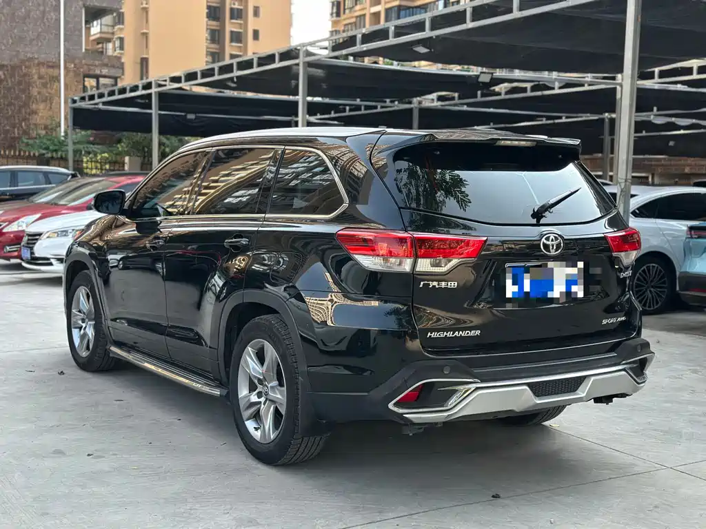 TOYOTA HIGHLANDER