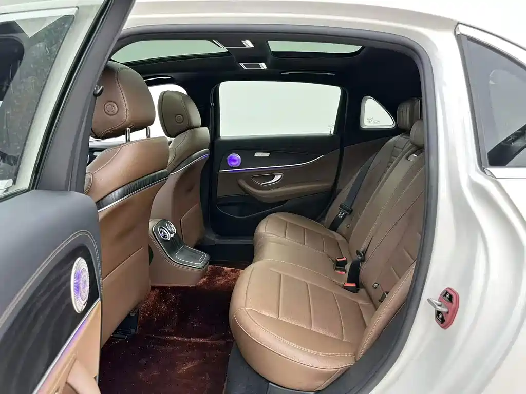 Mercedes-Benz E-Class — миниатюра 5