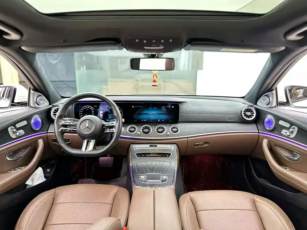Mercedes-Benz E-Class — миниатюра 7