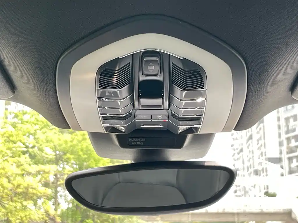 Porsche Macan — миниатюра 13