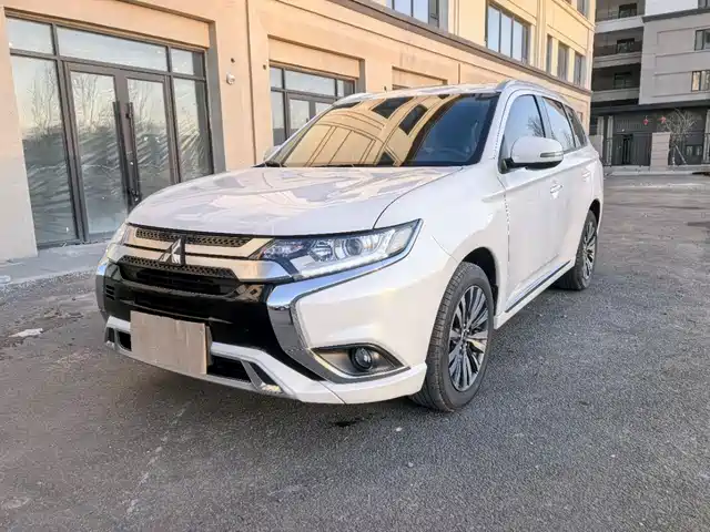 MITSUBISHI OUTLANDER