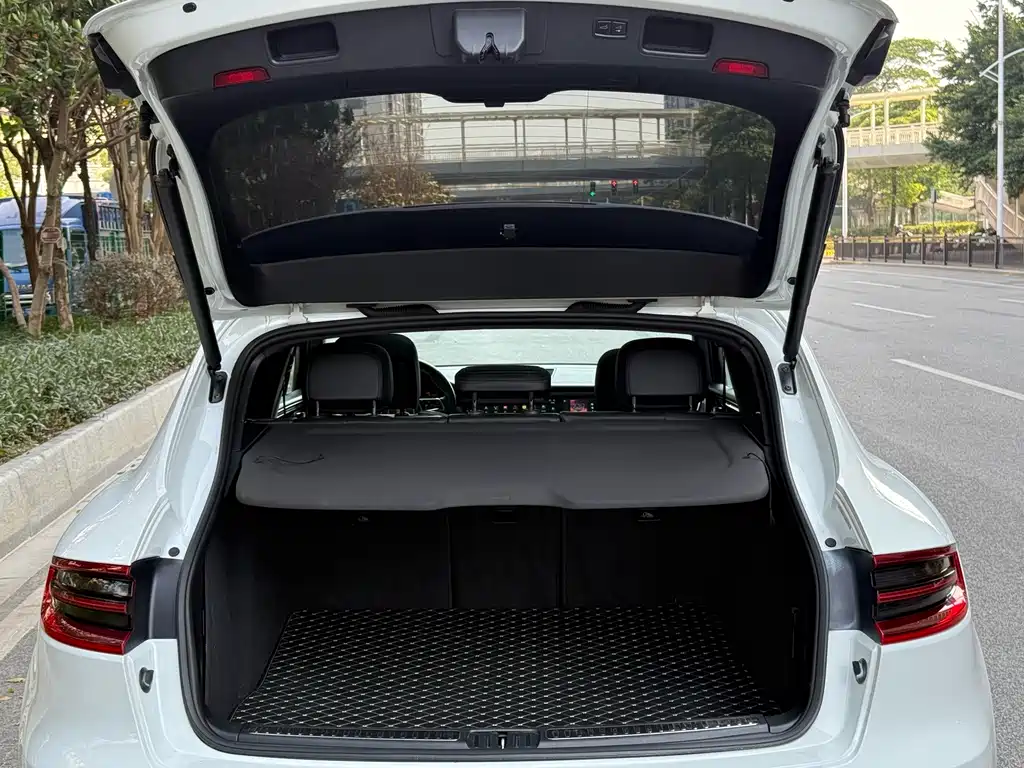 Porsche Macan — миниатюра 16