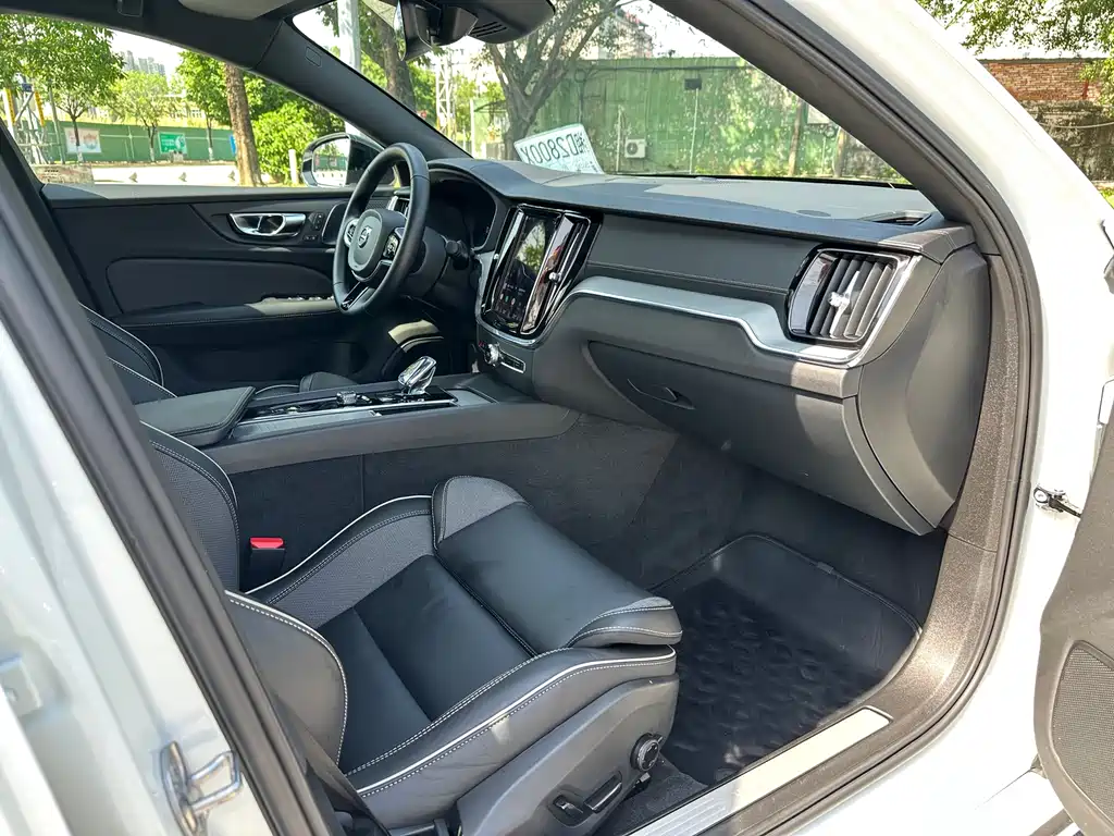 Volvo S60 2024 B5 Sport