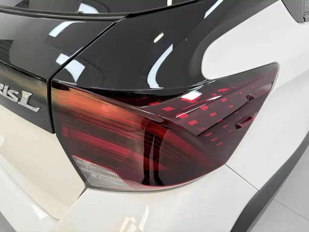 Toyota Yaris L — миниатюра 10