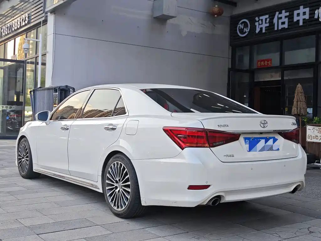 Toyota Crown — миниатюра 7