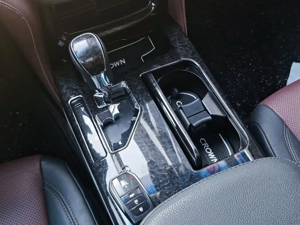Toyota Crown — миниатюра 13
