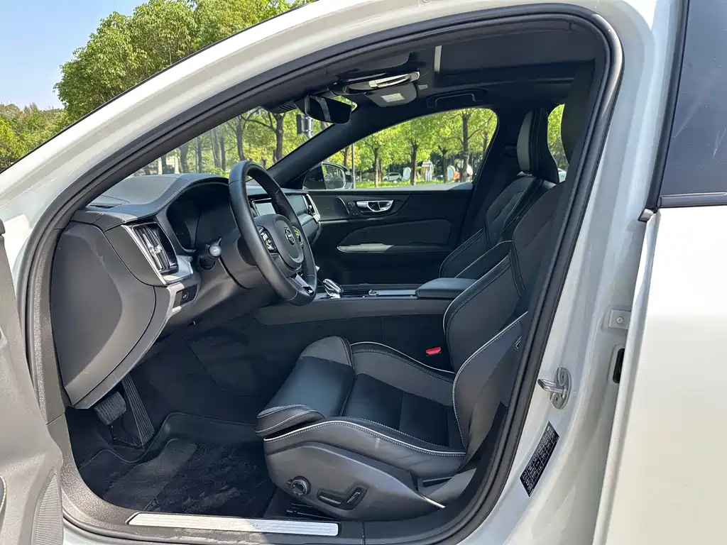 Volvo S60 2024 B5 Sport