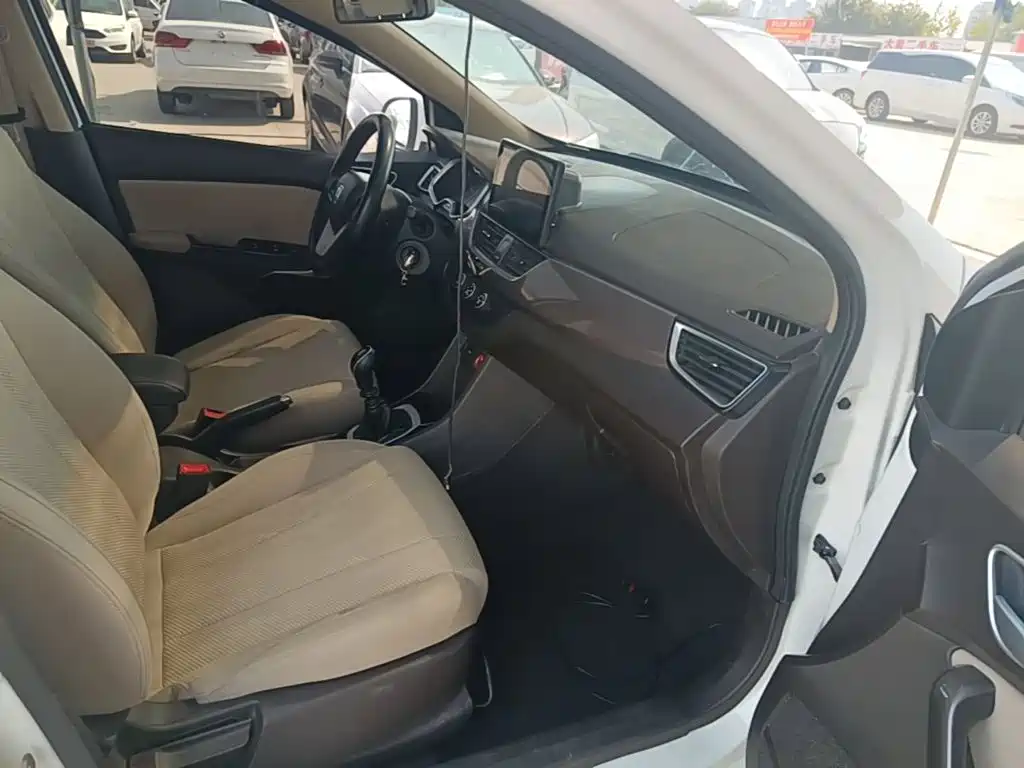Baojun 310W — миниатюра 25