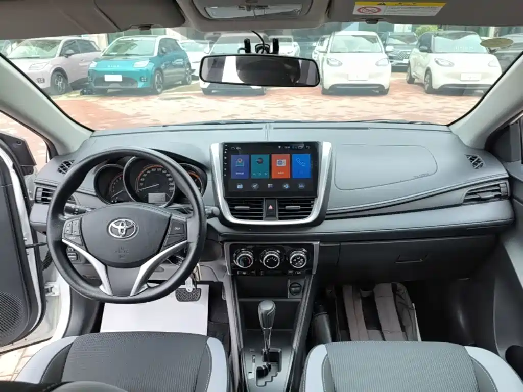 Toyota Yaris L — миниатюра 10