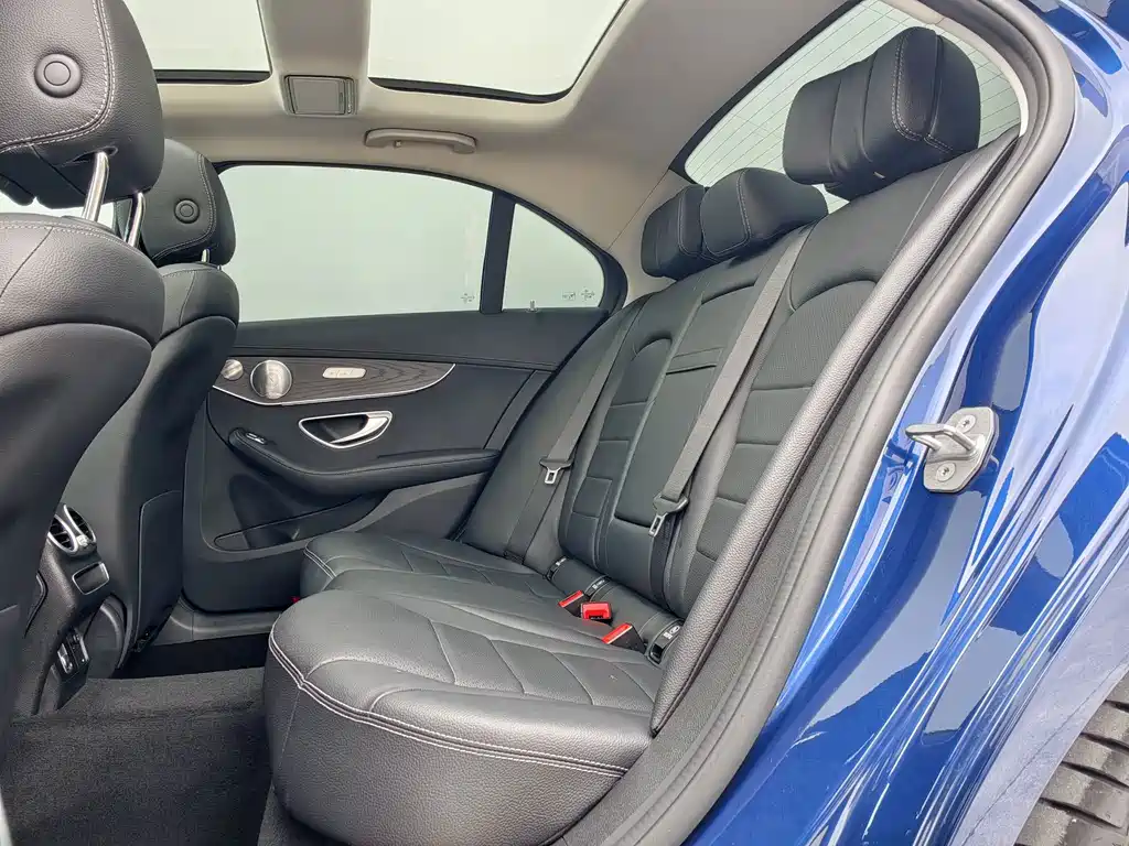 Mercedes-Benz C-Class — миниатюра 16