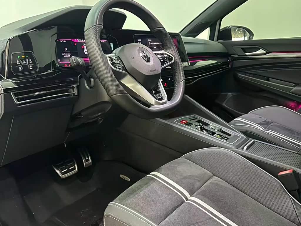 Volkswagen Golf 1.4 л 2022 г. Белый, пробег 30000 км