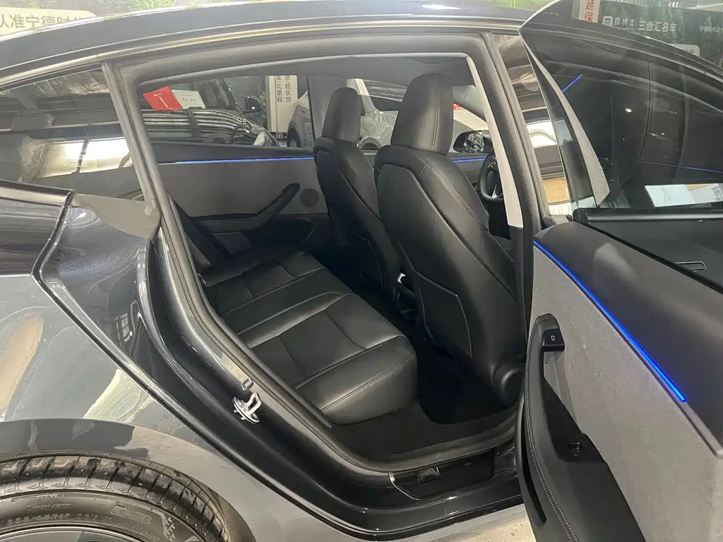 Tesla Model 3 — миниатюра 12
